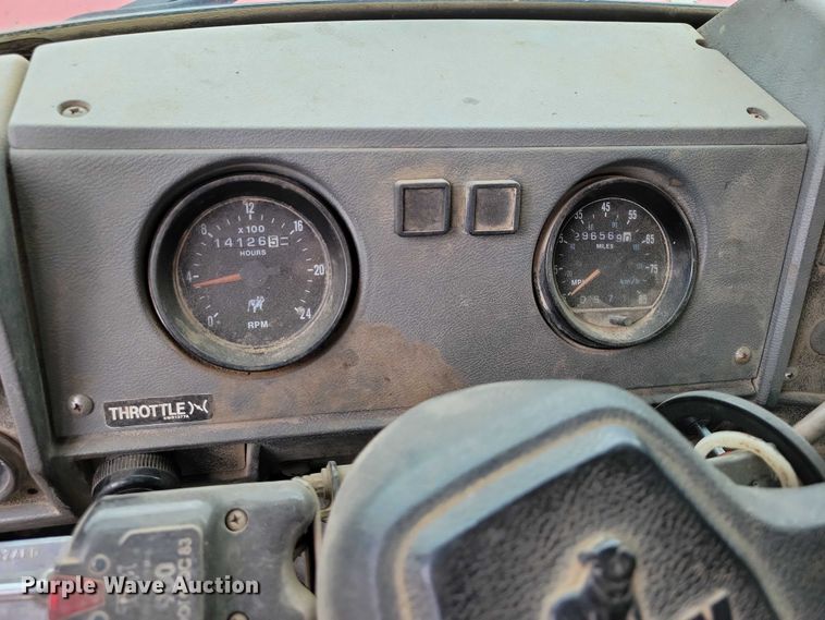 image for item DX7186 1995 Mack RD690S truck cab and chassis