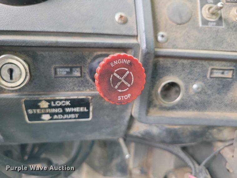 image for item DX7186 1995 Mack RD690S truck cab and chassis