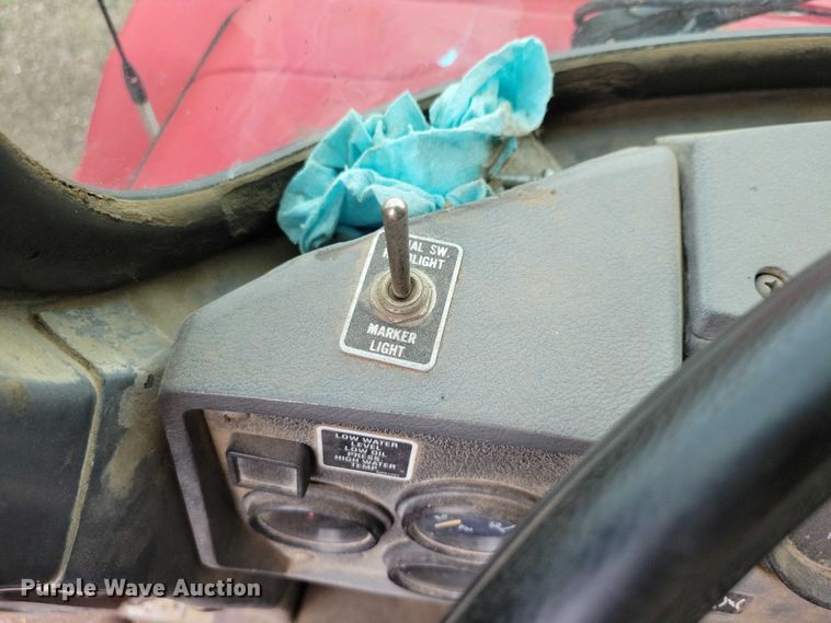 image for item DX7186 1995 Mack RD690S truck cab and chassis