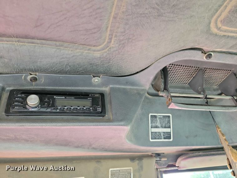 image for item DX7186 1995 Mack RD690S truck cab and chassis