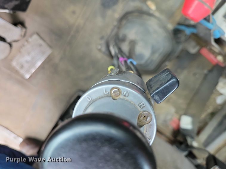 image for item DX7186 1995 Mack RD690S truck cab and chassis