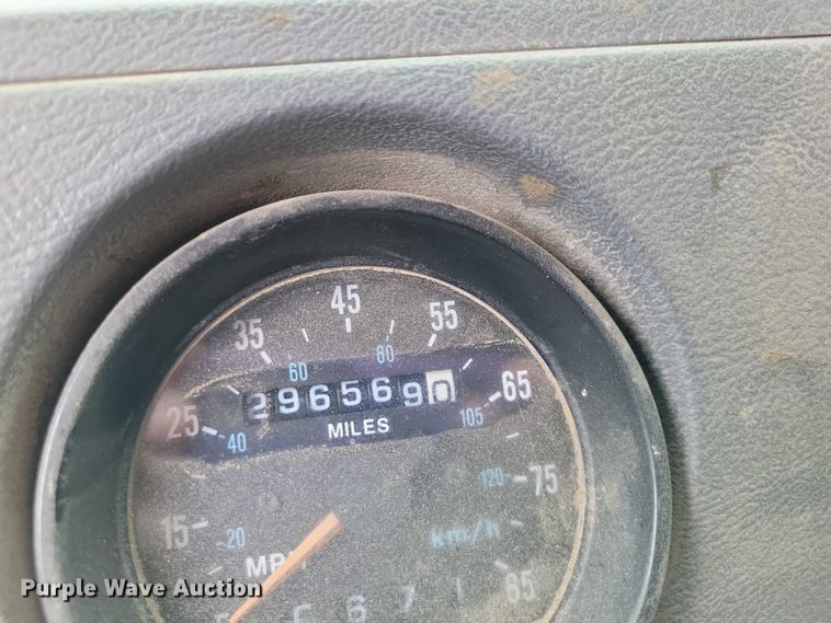 image for item DX7186 1995 Mack RD690S truck cab and chassis