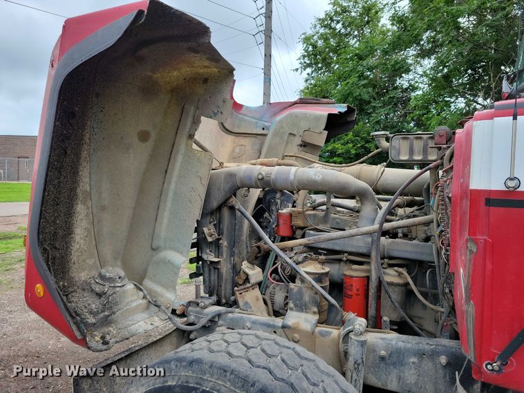 image for item DX7186 1995 Mack RD690S truck cab and chassis