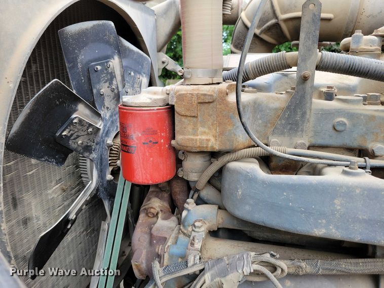 image for item DX7186 1995 Mack RD690S truck cab and chassis