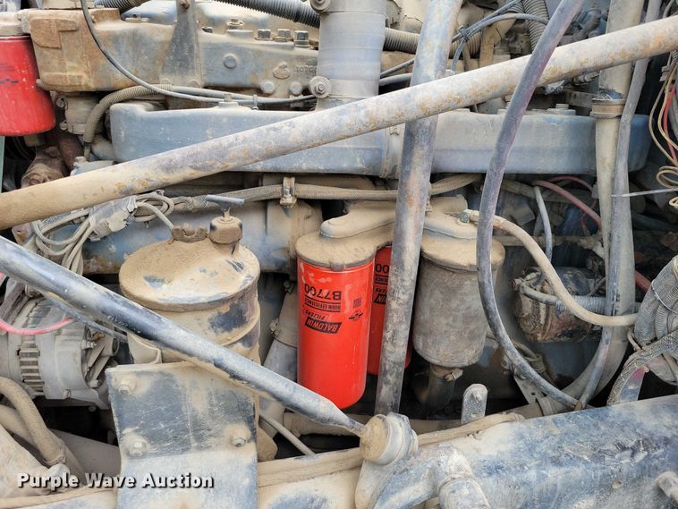 image for item DX7186 1995 Mack RD690S truck cab and chassis