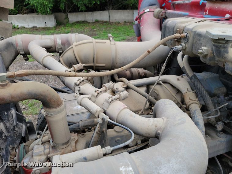 image for item DX7186 1995 Mack RD690S truck cab and chassis