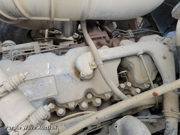 image for item DX7186 1995 Mack RD690S truck cab and chassis