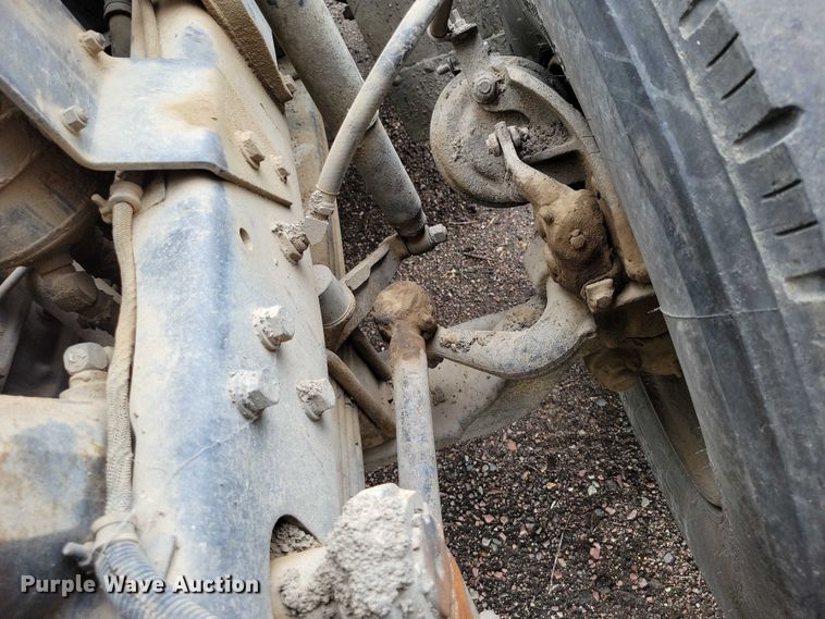 image for item DX7186 1995 Mack RD690S truck cab and chassis