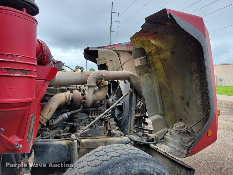 image for item DX7186 1995 Mack RD690S truck cab and chassis