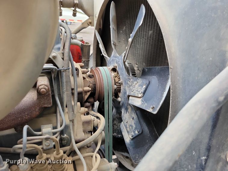 image for item DX7186 1995 Mack RD690S truck cab and chassis