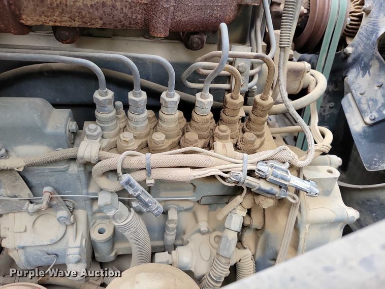 image for item DX7186 1995 Mack RD690S truck cab and chassis