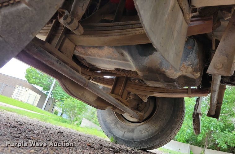 image for item DX7186 1995 Mack RD690S truck cab and chassis