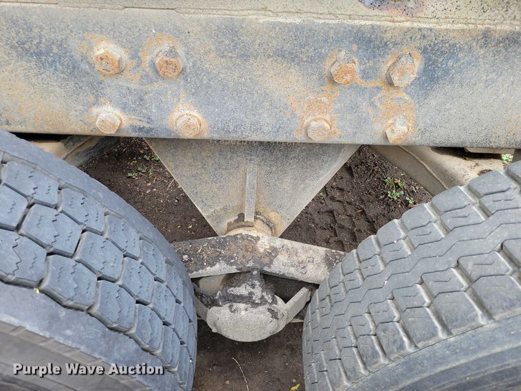 image for item DX7186 1995 Mack RD690S truck cab and chassis