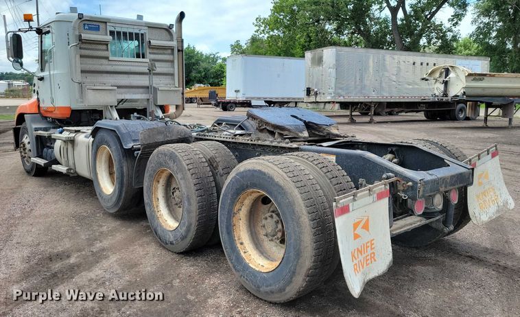 image for item DX7187 2013 Mack Pinnacle 600 semi truck