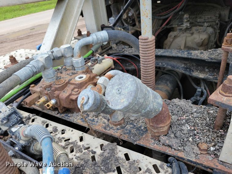 image for item DX7187 2013 Mack Pinnacle 600 semi truck