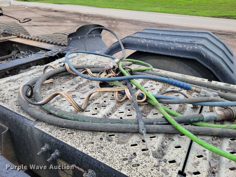 image for item DX7187 2013 Mack Pinnacle 600 semi truck