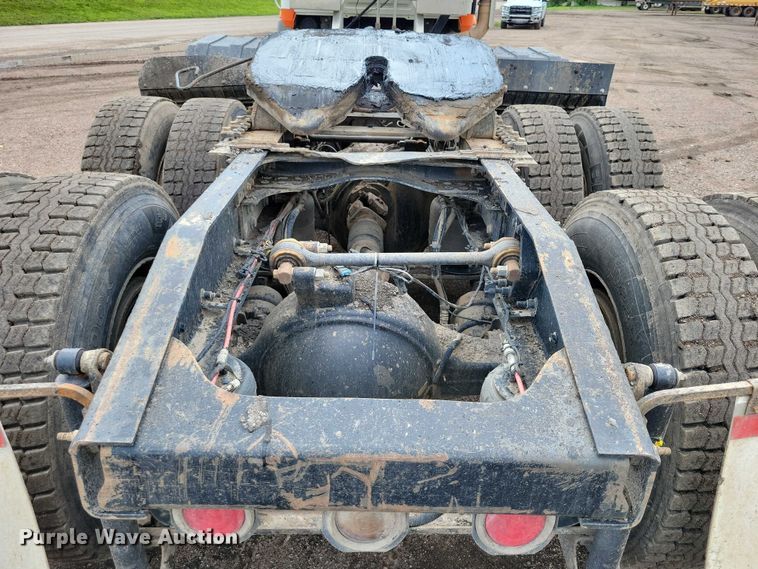 image for item DX7187 2013 Mack Pinnacle 600 semi truck