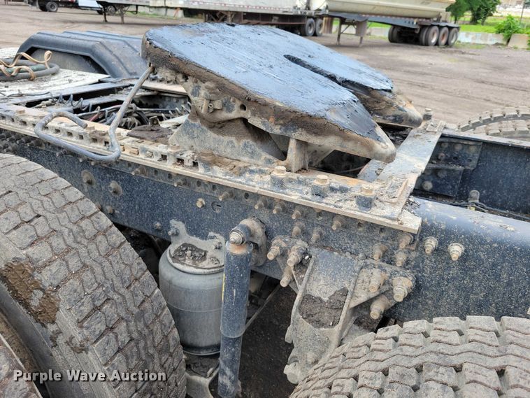 image for item DX7187 2013 Mack Pinnacle 600 semi truck