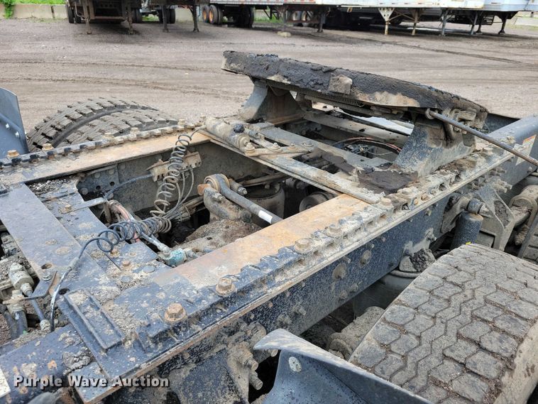 image for item DX7187 2013 Mack Pinnacle 600 semi truck