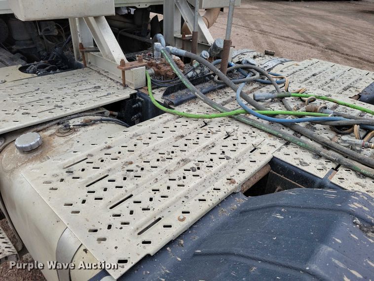 image for item DX7187 2013 Mack Pinnacle 600 semi truck