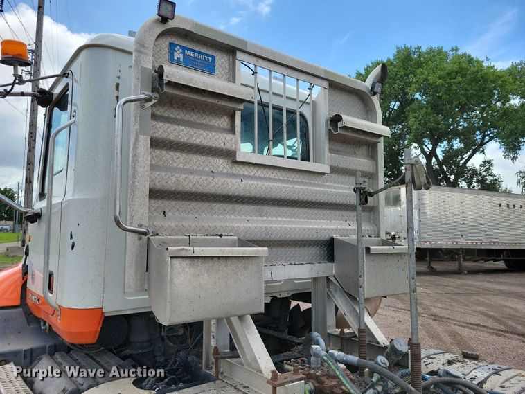 image for item DX7187 2013 Mack Pinnacle 600 semi truck