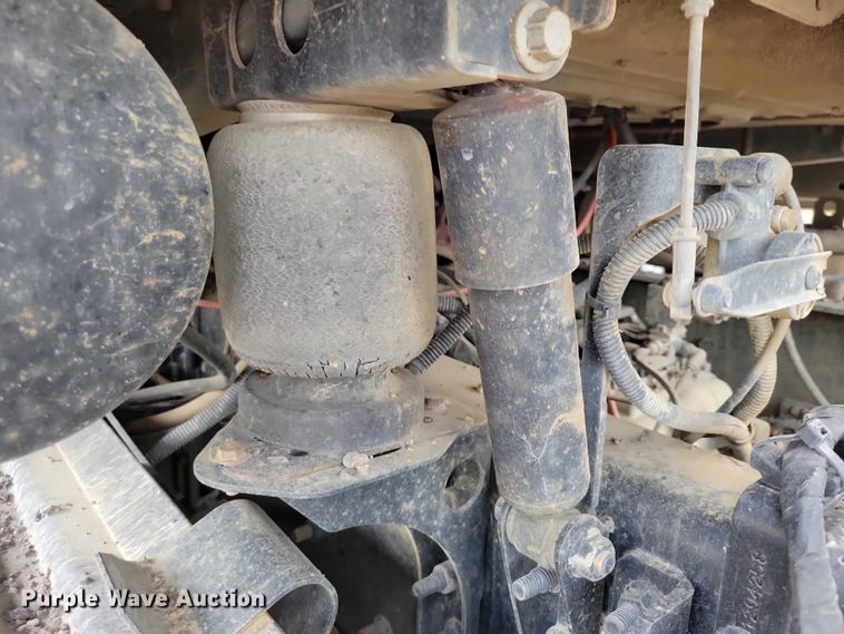 image for item DX7187 2013 Mack Pinnacle 600 semi truck