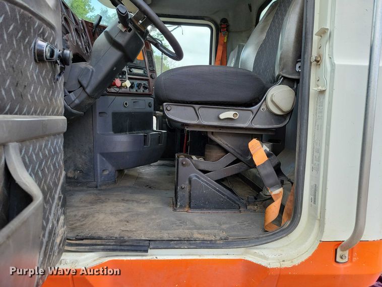 image for item DX7187 2013 Mack Pinnacle 600 semi truck