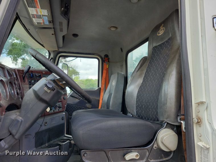 image for item DX7187 2013 Mack Pinnacle 600 semi truck