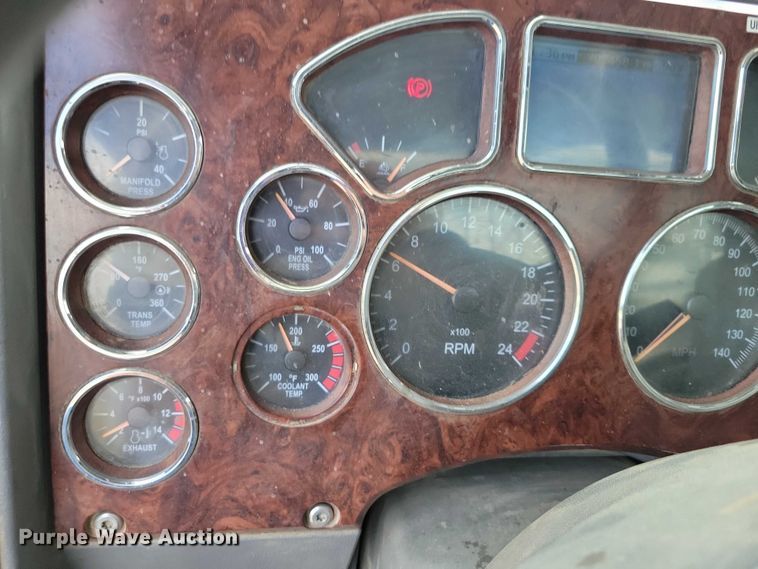 image for item DX7187 2013 Mack Pinnacle 600 semi truck