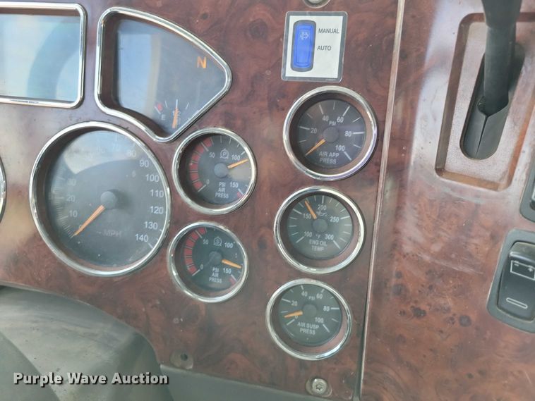 image for item DX7187 2013 Mack Pinnacle 600 semi truck