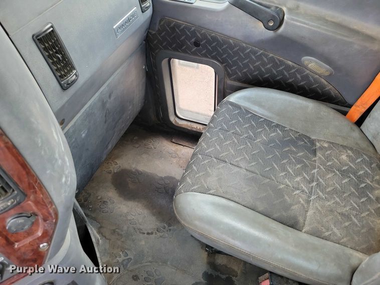 image for item DX7187 2013 Mack Pinnacle 600 semi truck