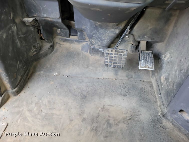 image for item DX7187 2013 Mack Pinnacle 600 semi truck