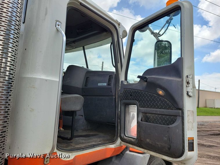 image for item DX7187 2013 Mack Pinnacle 600 semi truck