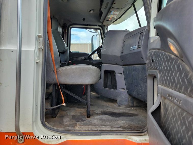 image for item DX7187 2013 Mack Pinnacle 600 semi truck