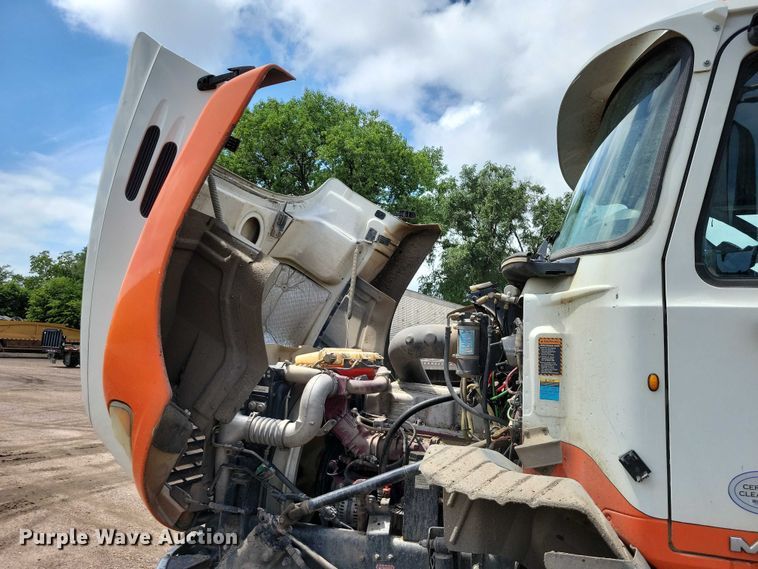 image for item DX7187 2013 Mack Pinnacle 600 semi truck