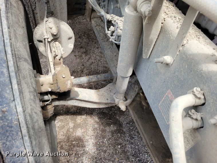 image for item DX7187 2013 Mack Pinnacle 600 semi truck