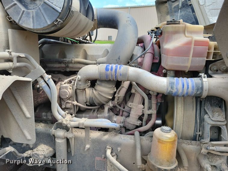 image for item DX7187 2013 Mack Pinnacle 600 semi truck