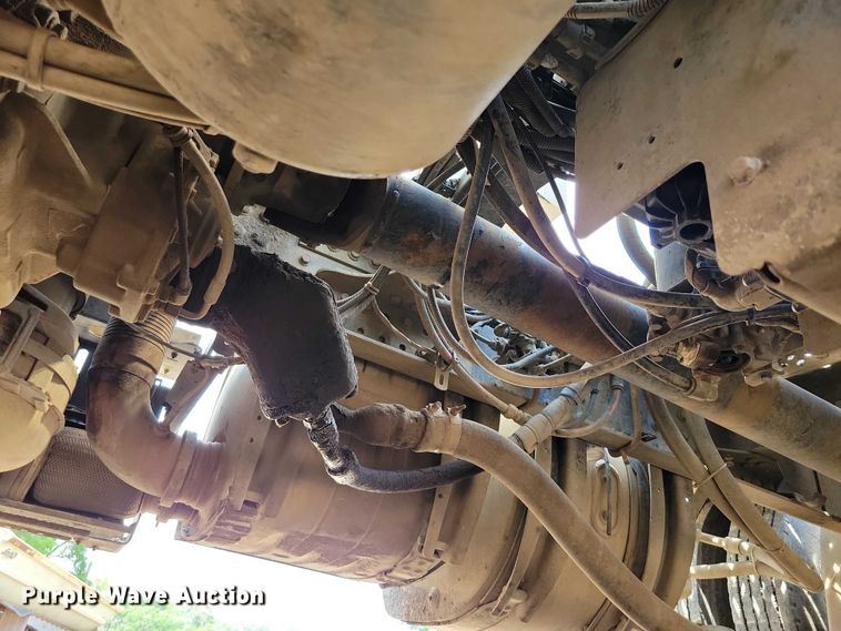 image for item DX7187 2013 Mack Pinnacle 600 semi truck