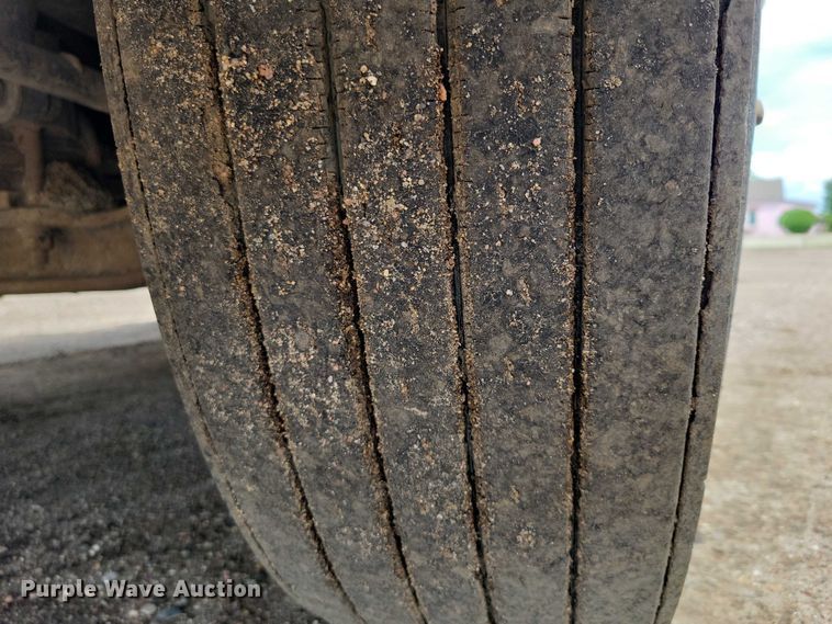 image for item DX7187 2013 Mack Pinnacle 600 semi truck