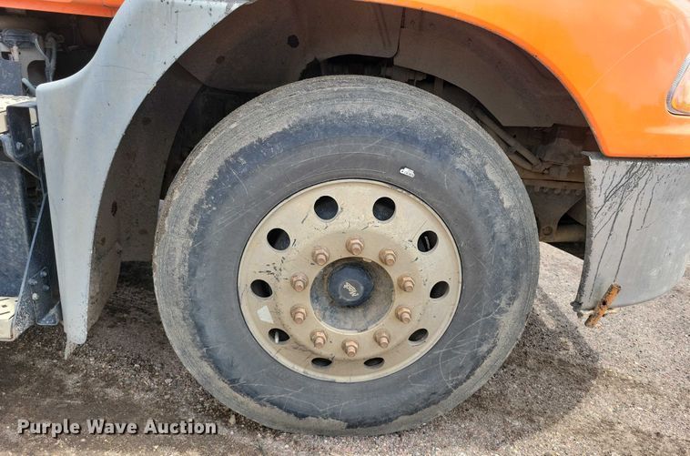 image for item DX7187 2013 Mack Pinnacle 600 semi truck