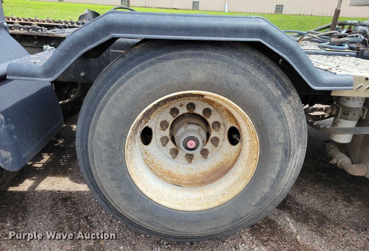 image for item DX7187 2013 Mack Pinnacle 600 semi truck