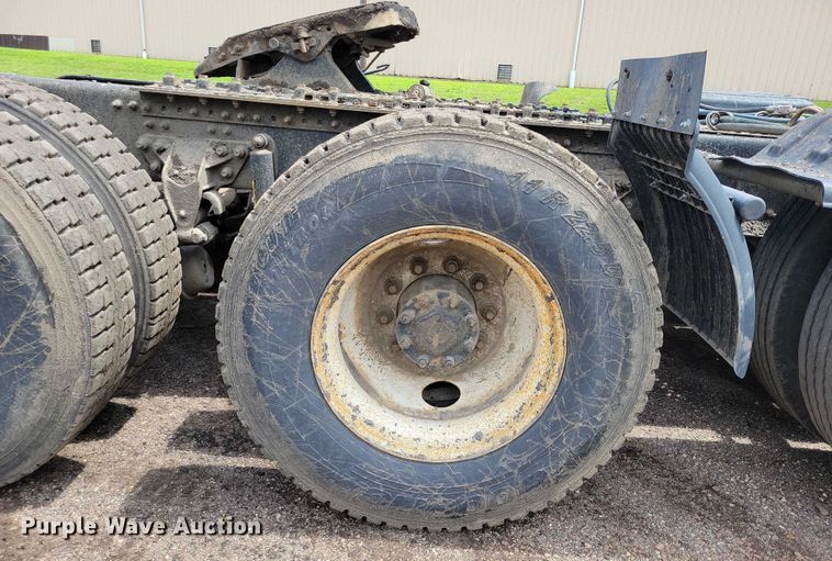 image for item DX7187 2013 Mack Pinnacle 600 semi truck