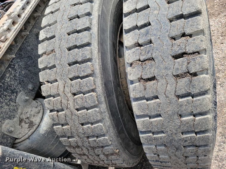 image for item DX7187 2013 Mack Pinnacle 600 semi truck