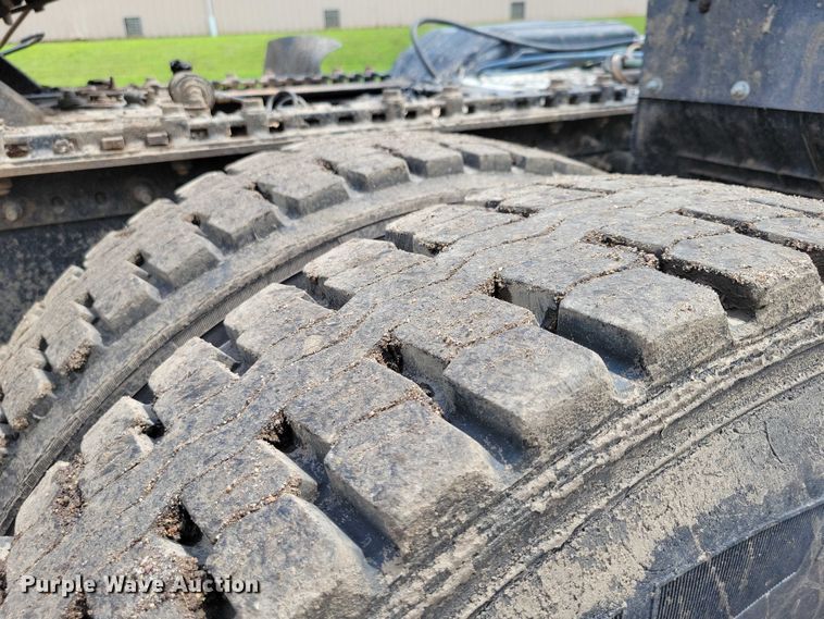 image for item DX7187 2013 Mack Pinnacle 600 semi truck