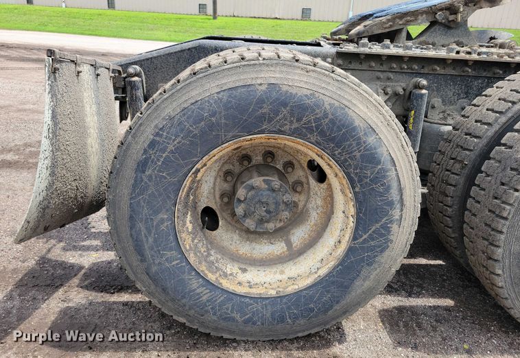 image for item DX7187 2013 Mack Pinnacle 600 semi truck