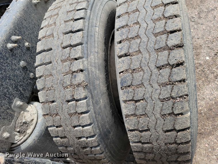 image for item DX7187 2013 Mack Pinnacle 600 semi truck