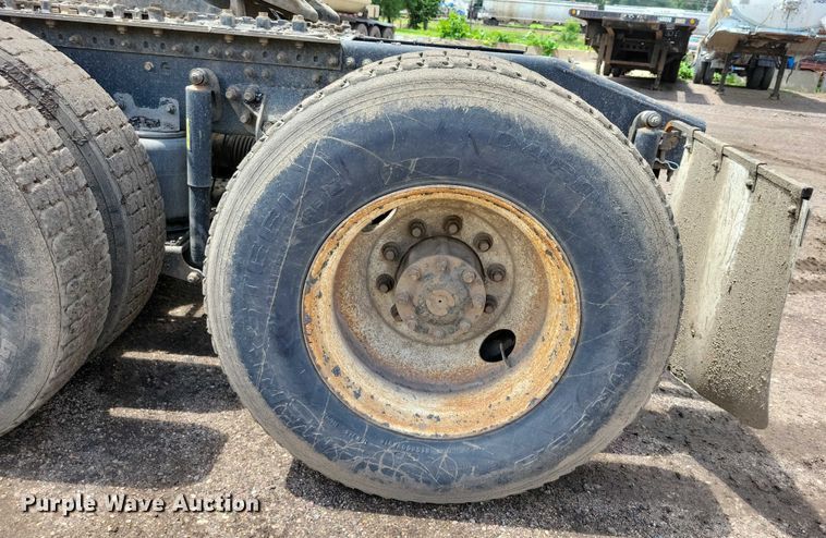 image for item DX7187 2013 Mack Pinnacle 600 semi truck