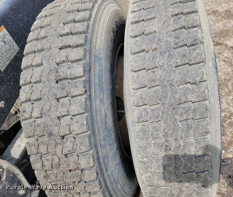 image for item DX7187 2013 Mack Pinnacle 600 semi truck