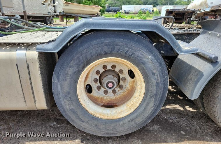 image for item DX7187 2013 Mack Pinnacle 600 semi truck