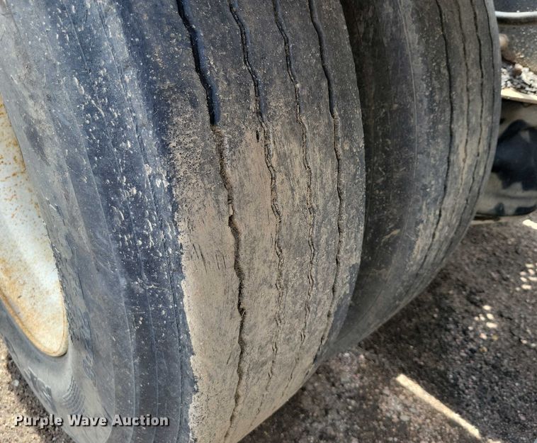 image for item DX7187 2013 Mack Pinnacle 600 semi truck